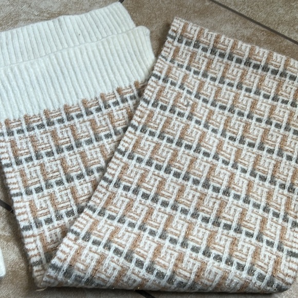 Anne Klein scarf and beanie set - Picture 3 of 4